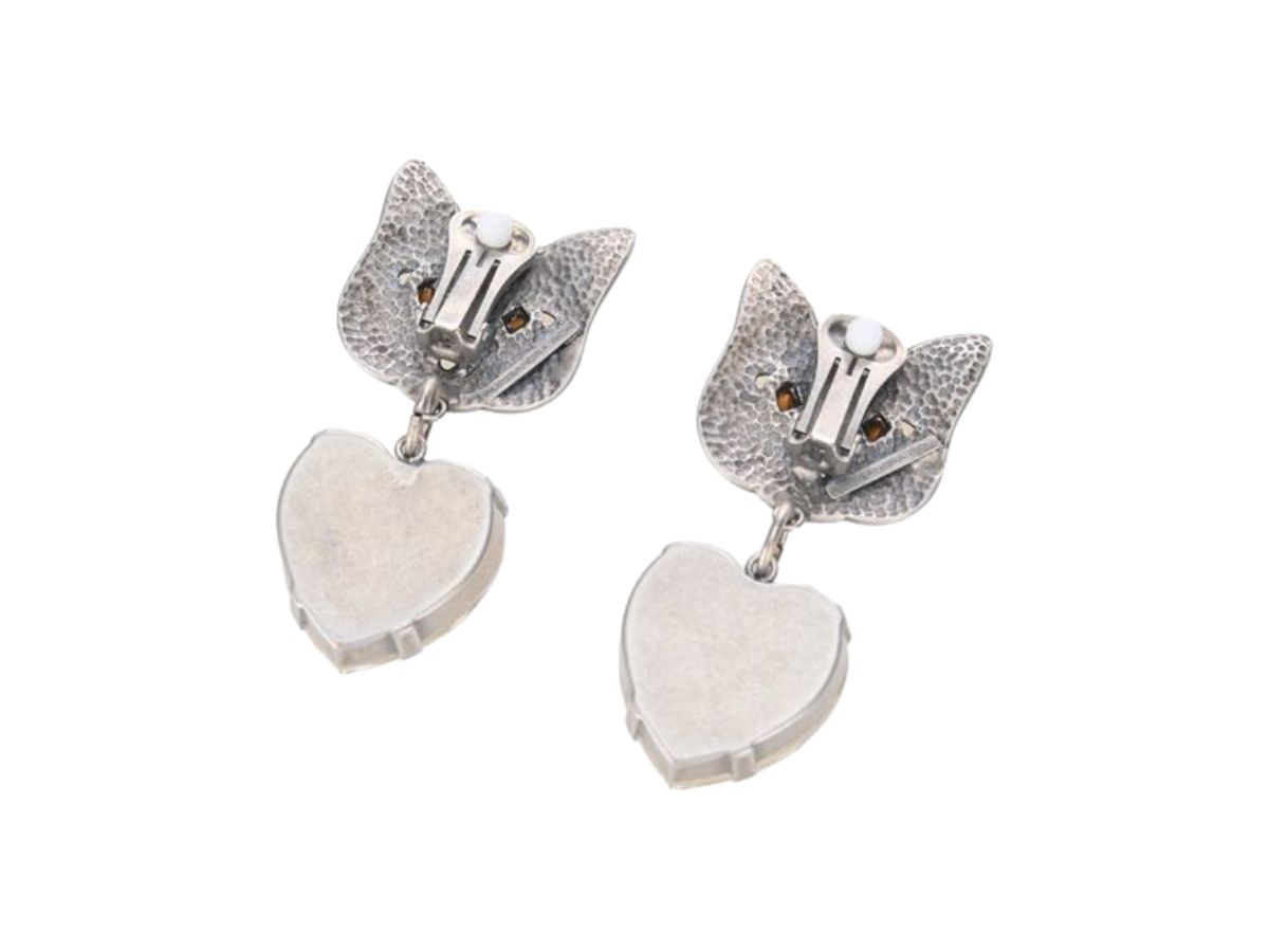 https://d2cva83hdk3bwc.cloudfront.net/alessandra-rich-cat-heart-earrings-silver-2.jpg
