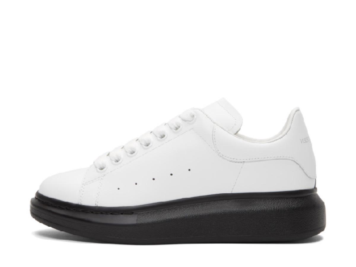 https://d2cva83hdk3bwc.cloudfront.net/alexander-mcqueen-oversized-sneakers-white-black-sole-3.jpg