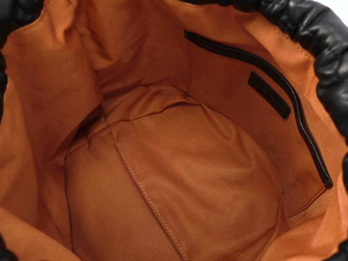 https://d2cva83hdk3bwc.cloudfront.net/alice-martha_alice-martha-fla-bag--black--3.jpg