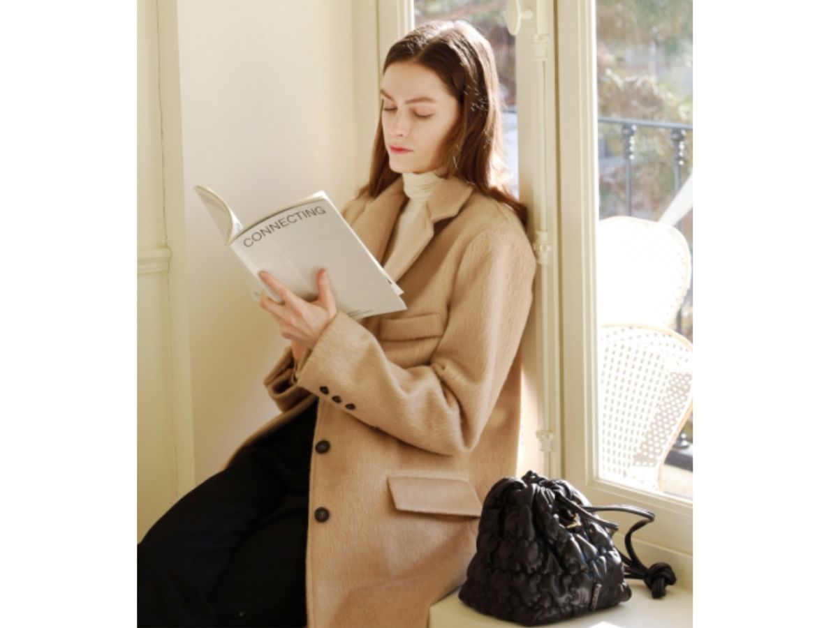 https://d2cva83hdk3bwc.cloudfront.net/alice-martha_alice-martha-fla-bag--black--4.jpg