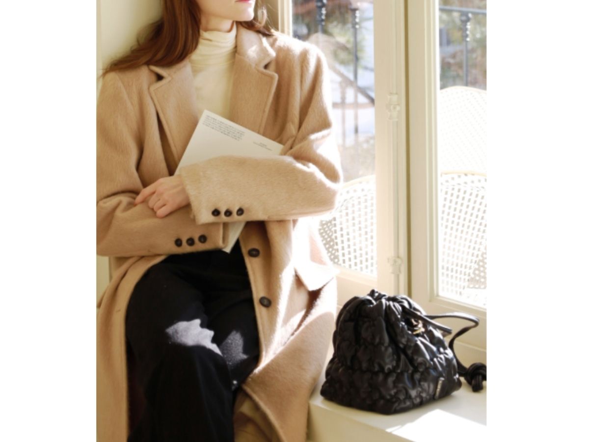https://d2cva83hdk3bwc.cloudfront.net/alice-martha_alice-martha-fla-bag--black--5.jpg