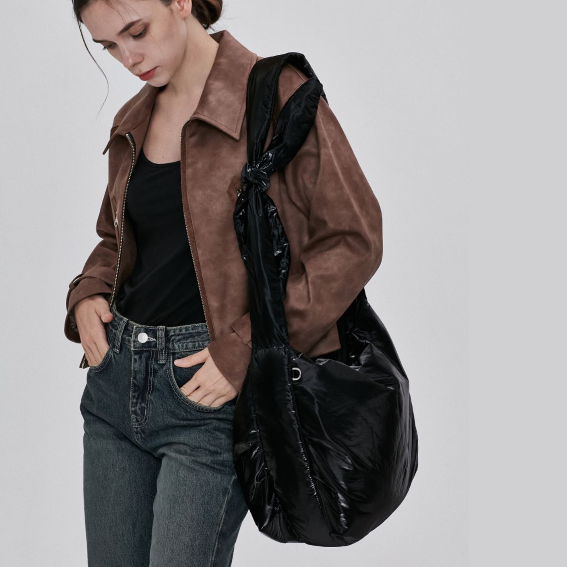 https://d2cva83hdk3bwc.cloudfront.net/alice-martha_alice-martha-nober-mini-bag--black--4.jpg