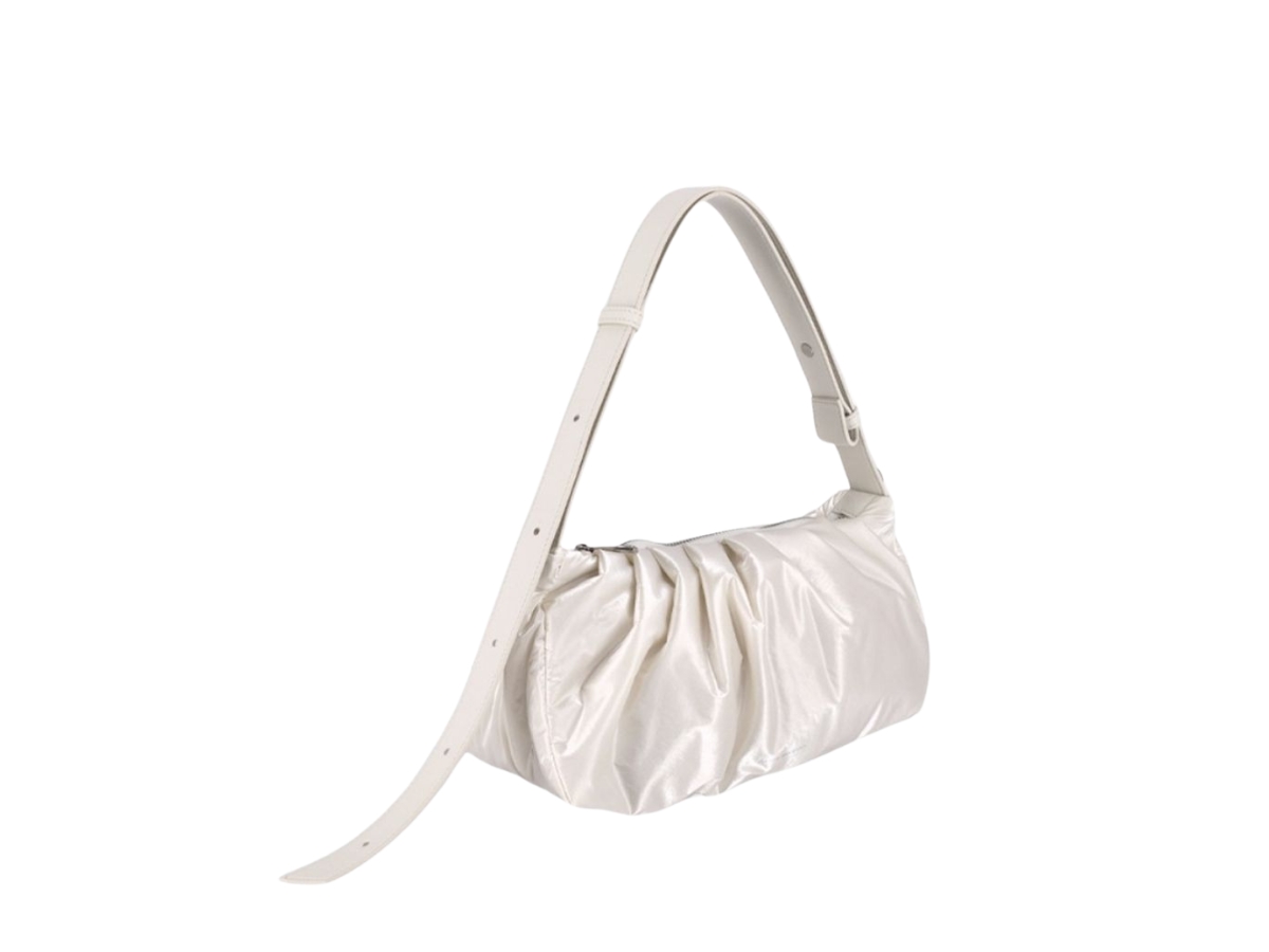 https://d2cva83hdk3bwc.cloudfront.net/alice-martha_alice-martha-padding-bag--ivory--1.jpg