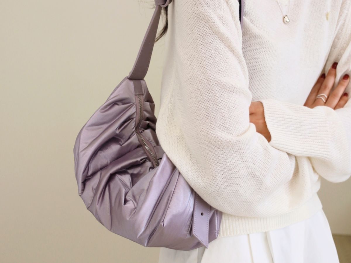 https://d2cva83hdk3bwc.cloudfront.net/alice-martha_alice-martha-padding-bag--lilac--3.jpg