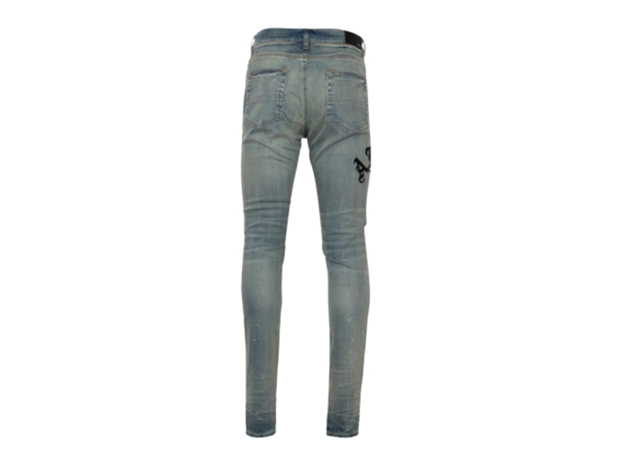 https://d2cva83hdk3bwc.cloudfront.net/amiri-old-english-logo-jeans-indigo-2.jpg