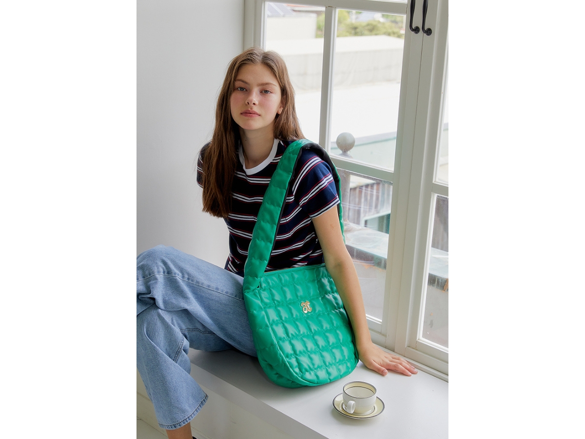 https://d2cva83hdk3bwc.cloudfront.net/anoetic-anc-quilting-big-bag-green-4.jpg