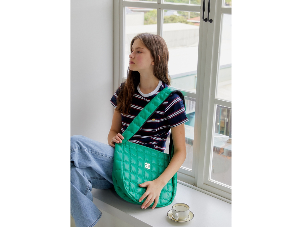 https://d2cva83hdk3bwc.cloudfront.net/anoetic-anc-quilting-big-bag-green-5.jpg