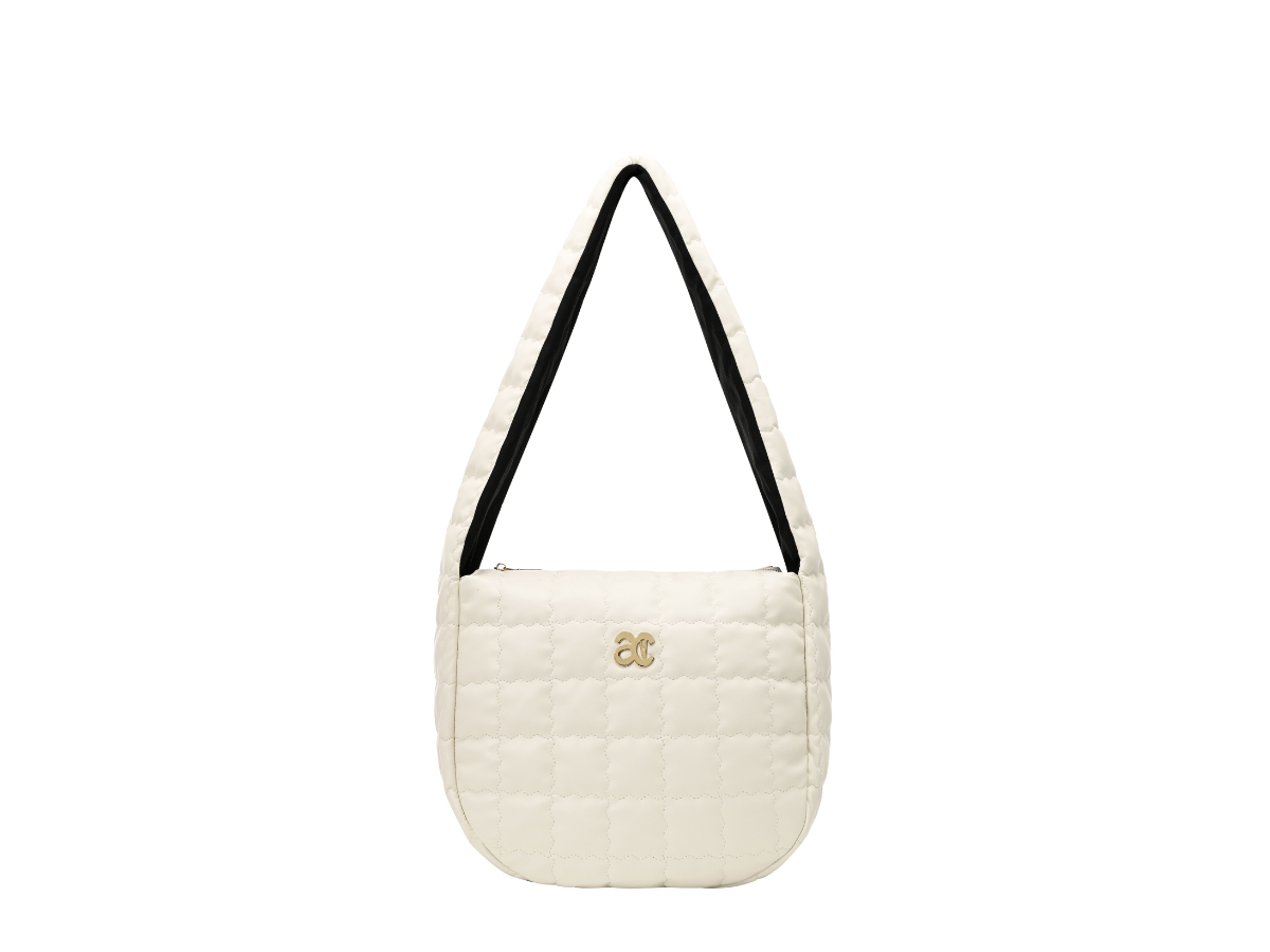 https://d2cva83hdk3bwc.cloudfront.net/anoetic-anc-quilting-big-bag-ivory-1.jpg