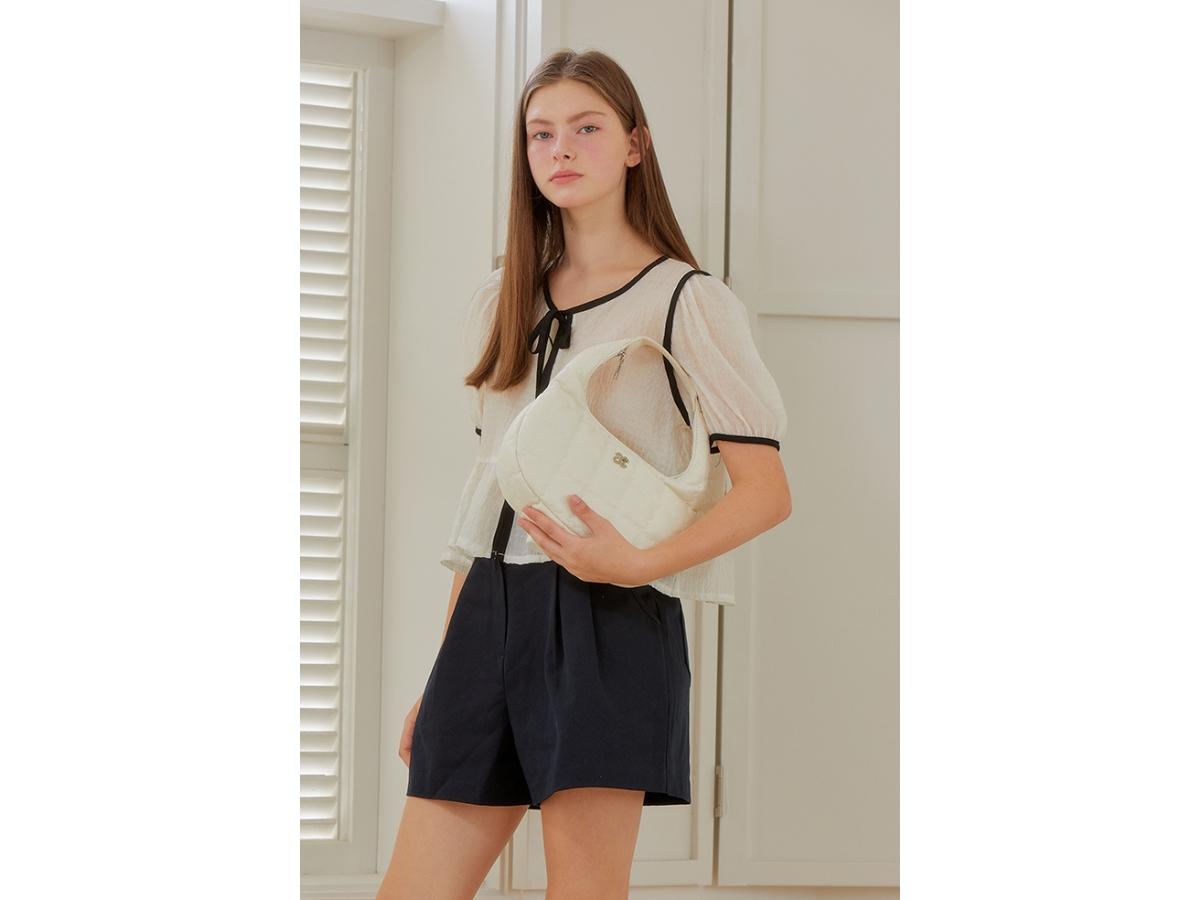 https://d2cva83hdk3bwc.cloudfront.net/anoetic-anc-quilting-tote-bag-ivory-7.jpg