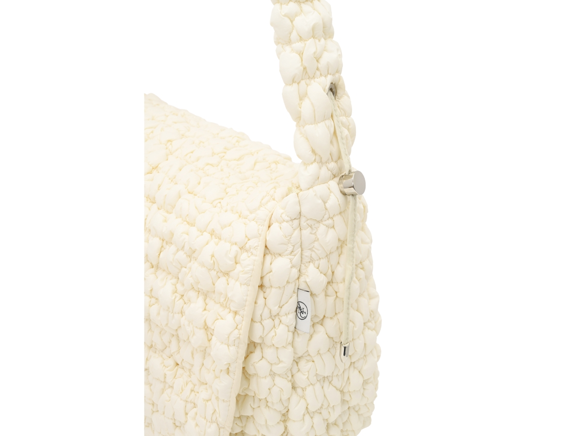 https://d2cva83hdk3bwc.cloudfront.net/anoetic-maxi-cloud-bag-ivory-4.jpg