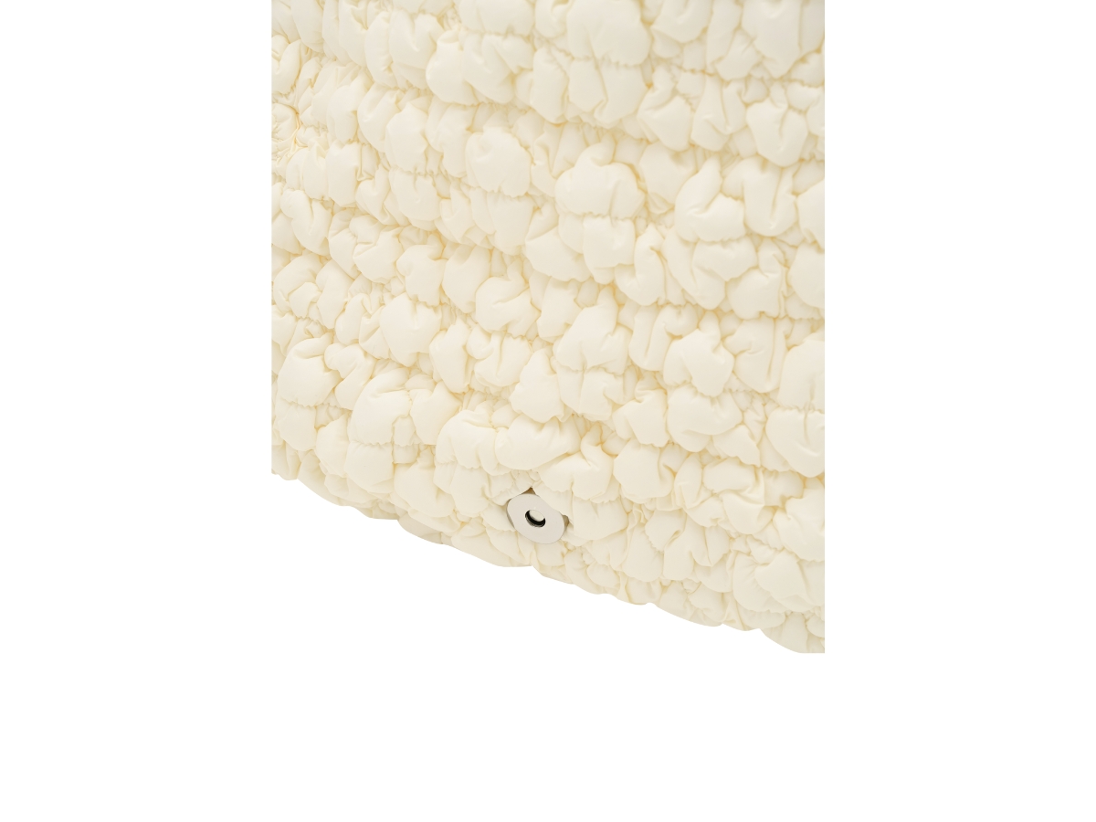 https://d2cva83hdk3bwc.cloudfront.net/anoetic-maxi-cloud-bag-ivory-5.jpg