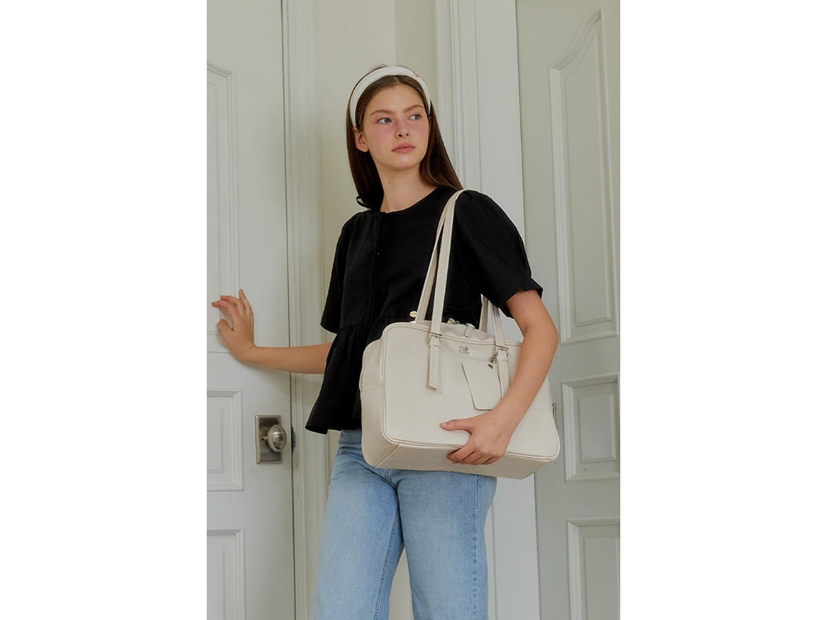 ★ANOETIC★ SQUARE MULTI SHOULDER BAG_IVORY Buy Anoetic Square Multi Shoulder Bag Ivory | SASOM