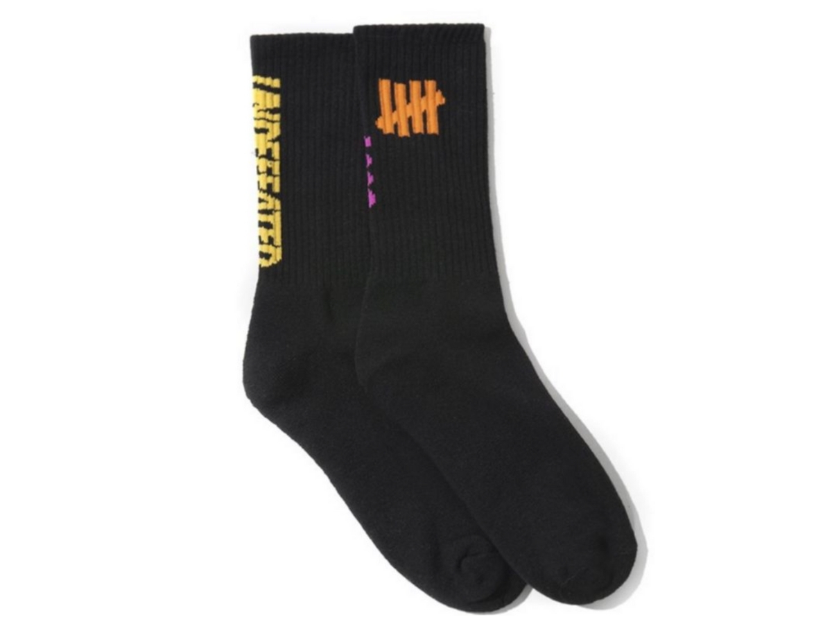 https://d2cva83hdk3bwc.cloudfront.net/anti-social-social-club---undefeated-socks-black-2.jpg