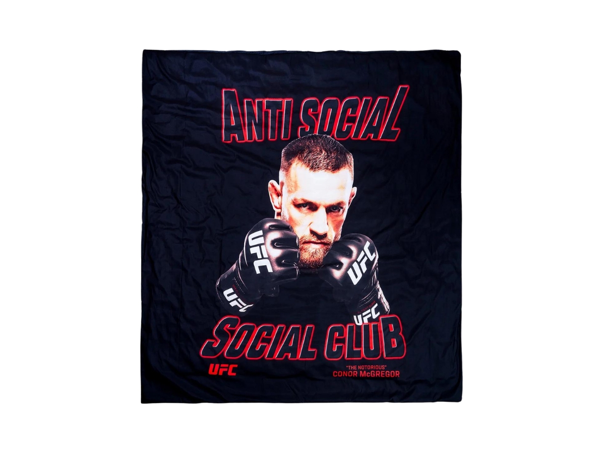 https://d2cva83hdk3bwc.cloudfront.net/anti-social-social-club-x-ufc-main-event-bed-set-black-2.jpg
