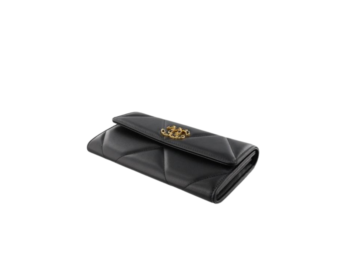 https://d2cva83hdk3bwc.cloudfront.net/ap0955-b04852-94305-chanel-19-long-flap-wallet-3.jpg