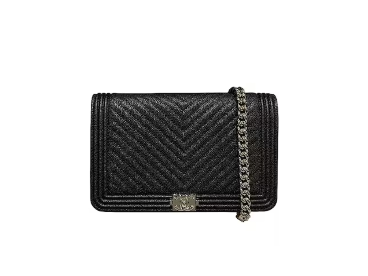 https://d2cva83hdk3bwc.cloudfront.net/ap1117-b07913-94305-chanel-boy-chanel-wallet-on-chain-1.jpg