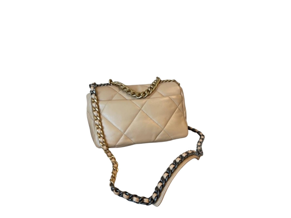https://d2cva83hdk3bwc.cloudfront.net/as1160-b04852-nc027-chanel-19-handbag-beige-2.jpg