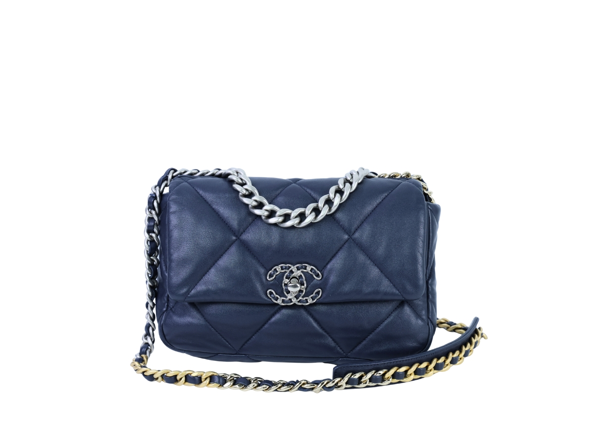 https://d2cva83hdk3bwc.cloudfront.net/as1160-b07327-nk295-chanel-19-medium-handbag-navy-1.jpg