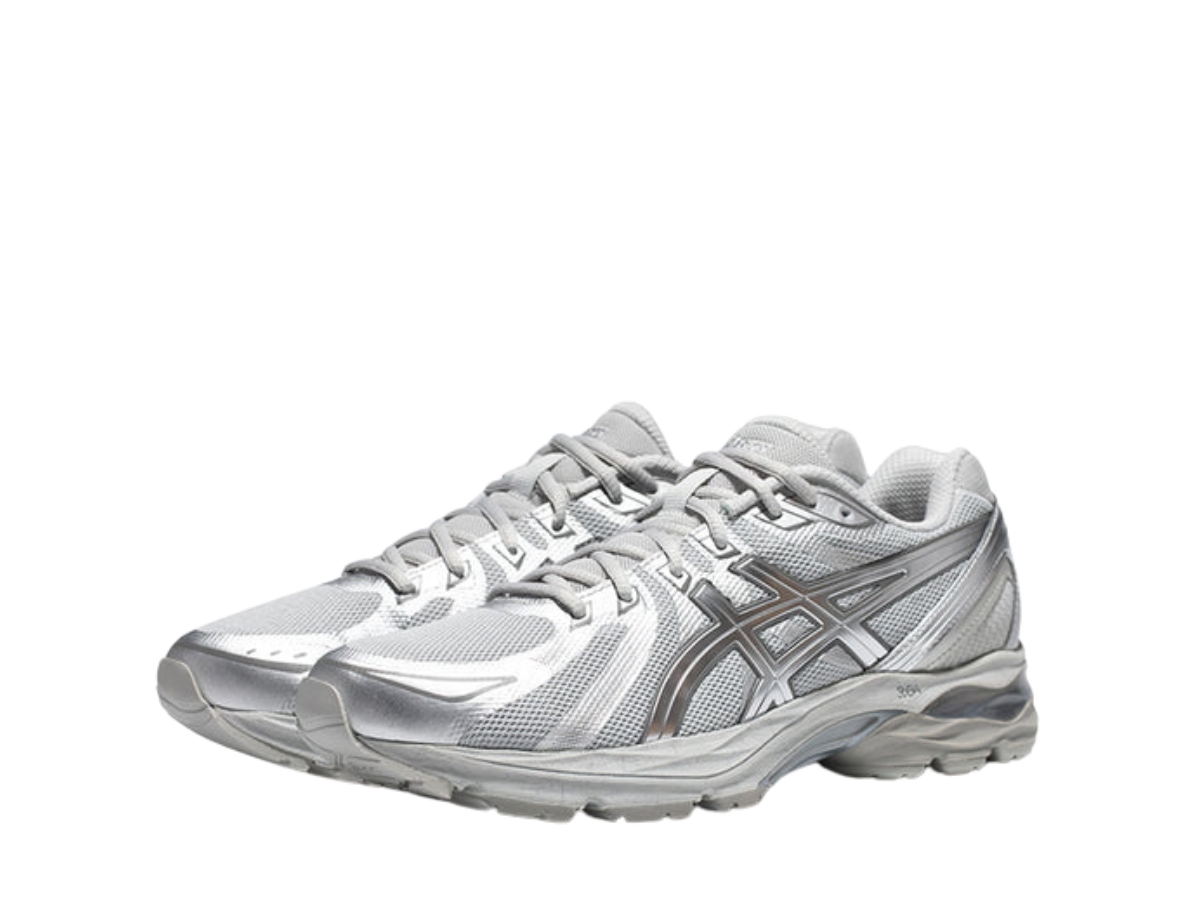 https://d2cva83hdk3bwc.cloudfront.net/asics-gel-flux-4-cn-light-grey-silver-2.jpg
