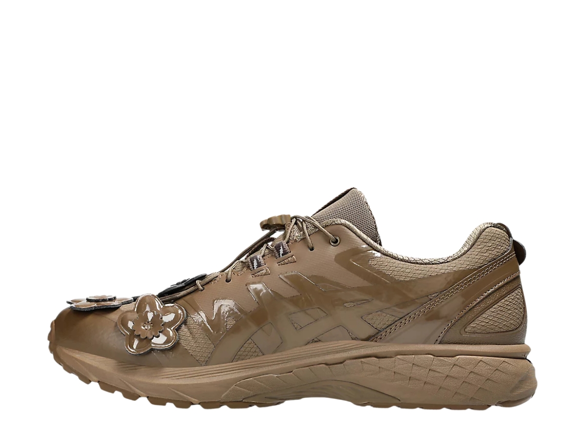 https://d2cva83hdk3bwc.cloudfront.net/asics-gel-terrain-cecilie-bahnsen-sepia-2.jpg