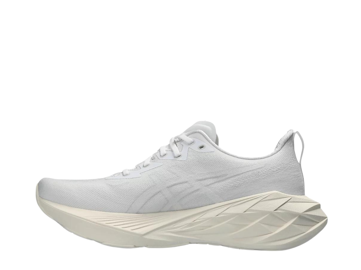 https://d2cva83hdk3bwc.cloudfront.net/asics-novablast-4-white-2.jpg