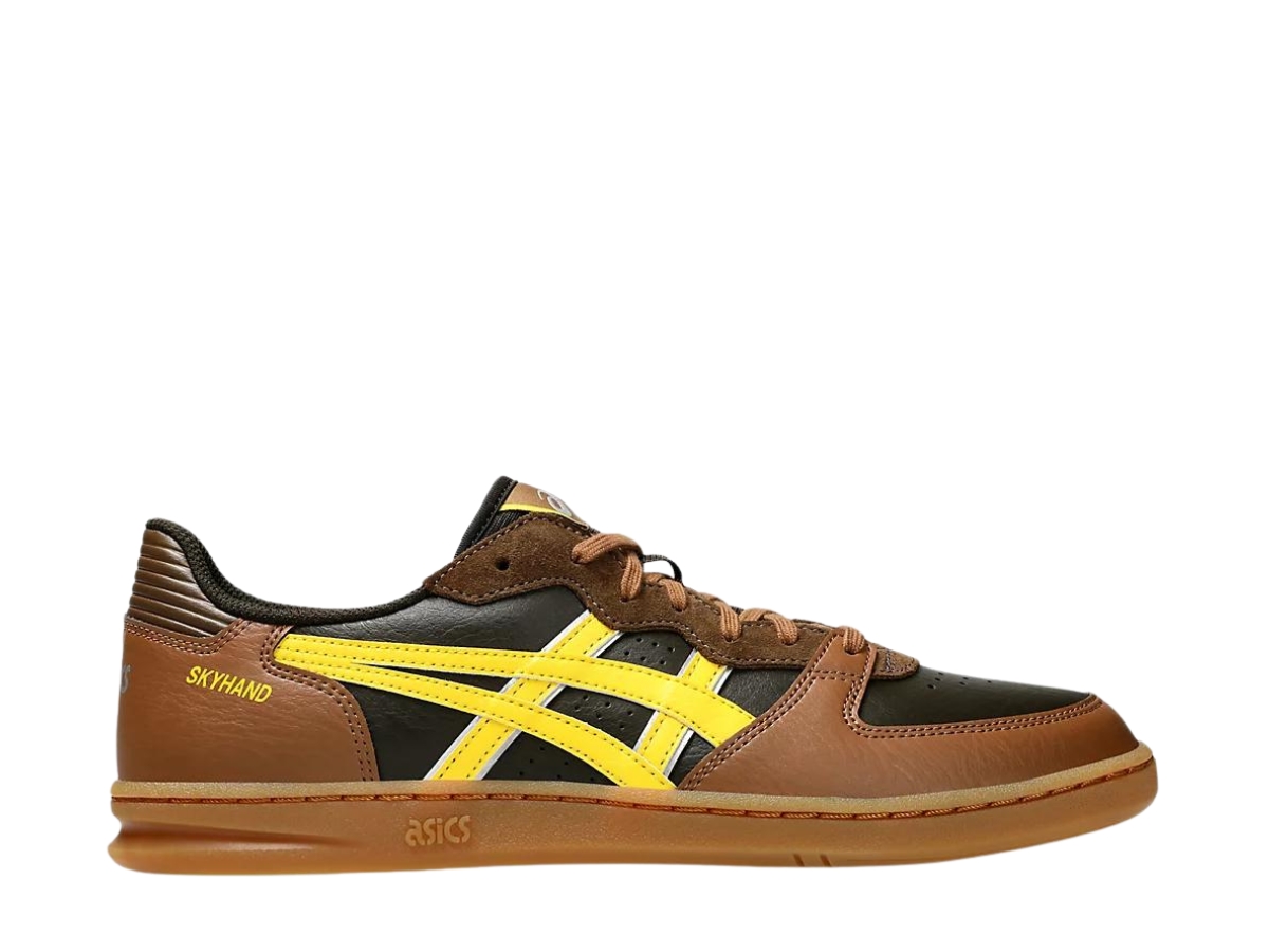 https://d2cva83hdk3bwc.cloudfront.net/asics-skyhand-og-black-coffee-tai-chi-yellow-1.jpg