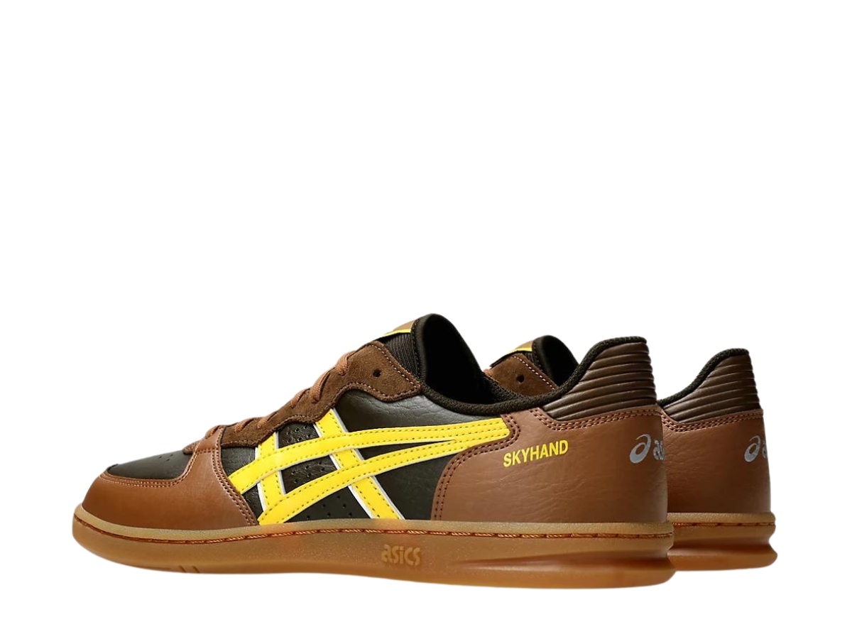 https://d2cva83hdk3bwc.cloudfront.net/asics-skyhand-og-black-coffee-tai-chi-yellow-6.jpg