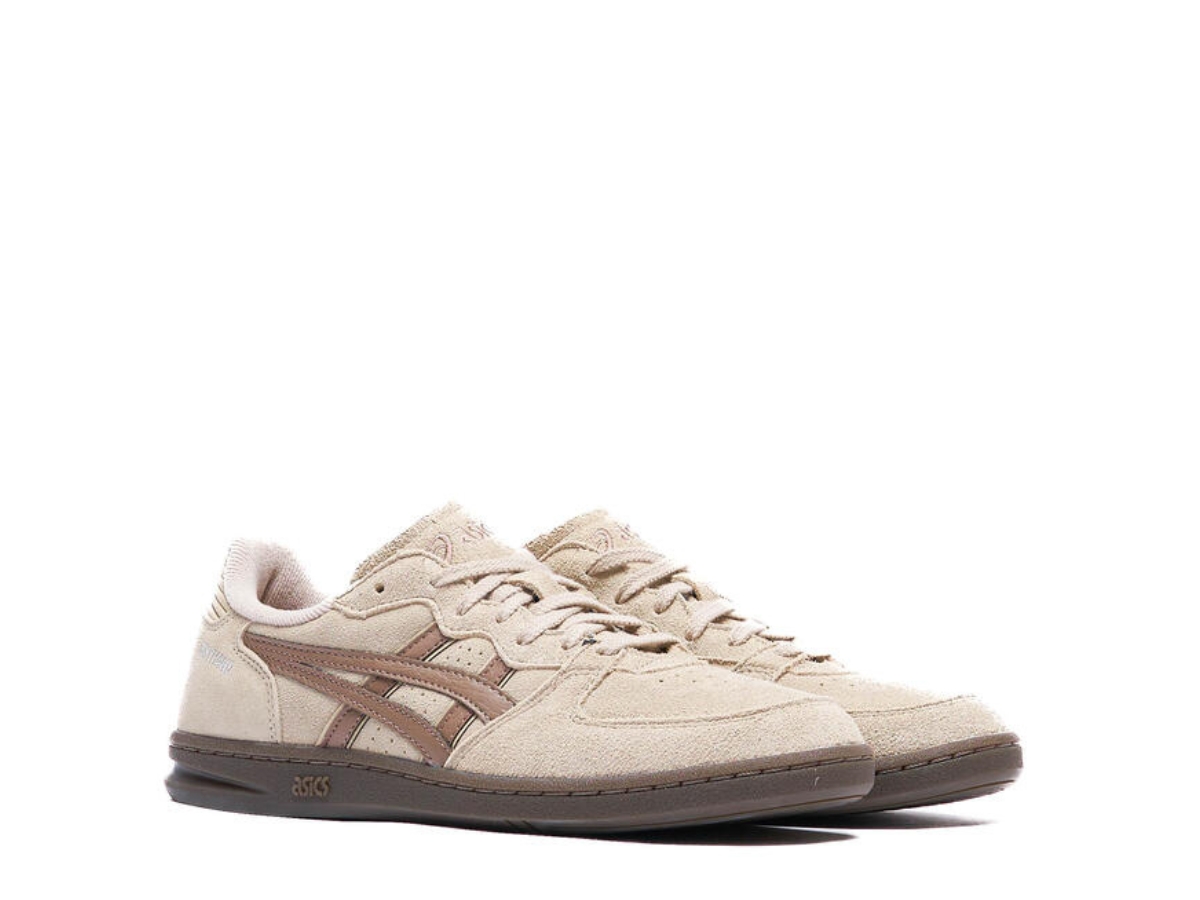 https://d2cva83hdk3bwc.cloudfront.net/asics-skyhand-og-feather-grey-taupe-grey-2.jpg