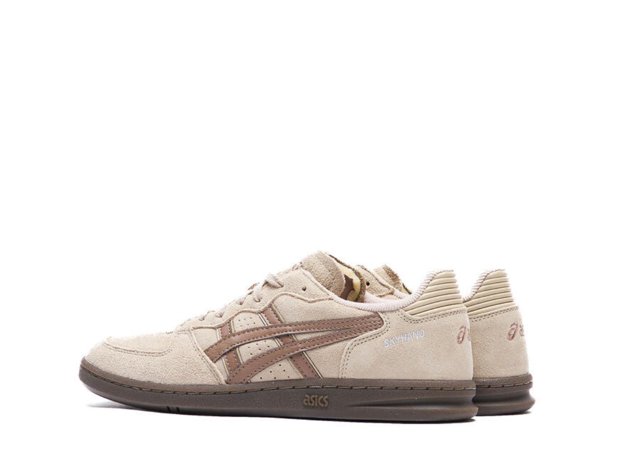 https://d2cva83hdk3bwc.cloudfront.net/asics-skyhand-og-feather-grey-taupe-grey-3.jpg