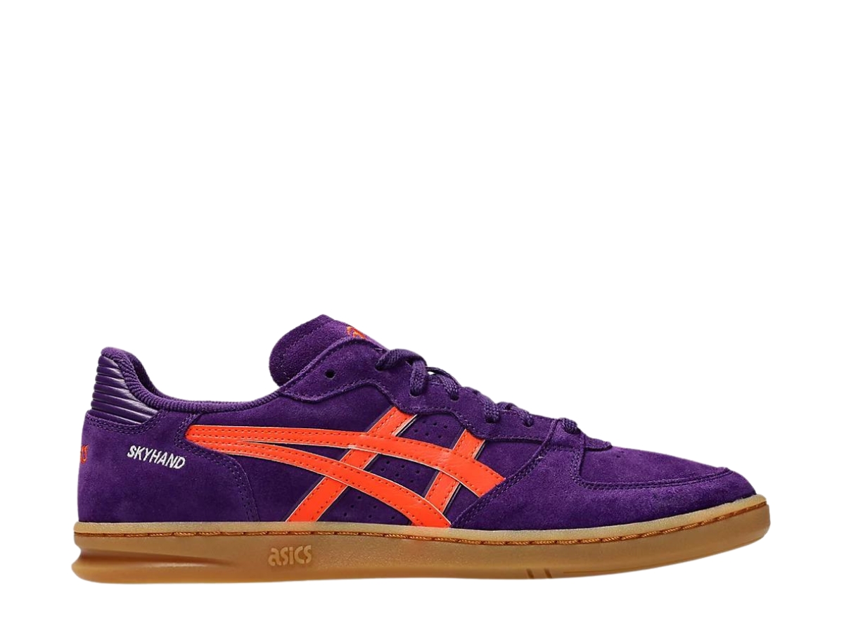 https://d2cva83hdk3bwc.cloudfront.net/asics-skyhand-og-midnight-plum-koi-1.jpg