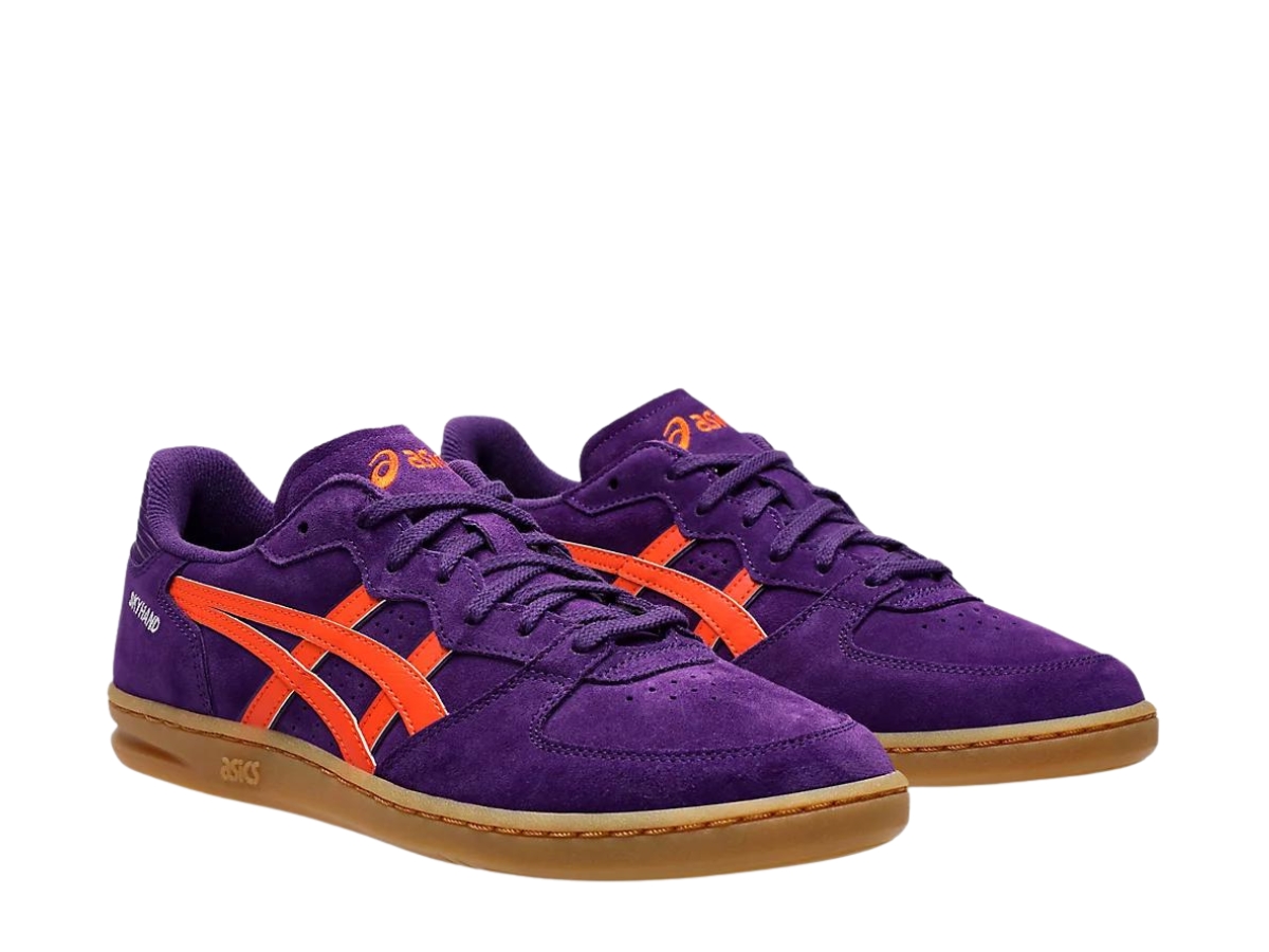 https://d2cva83hdk3bwc.cloudfront.net/asics-skyhand-og-midnight-plum-koi-3.jpg