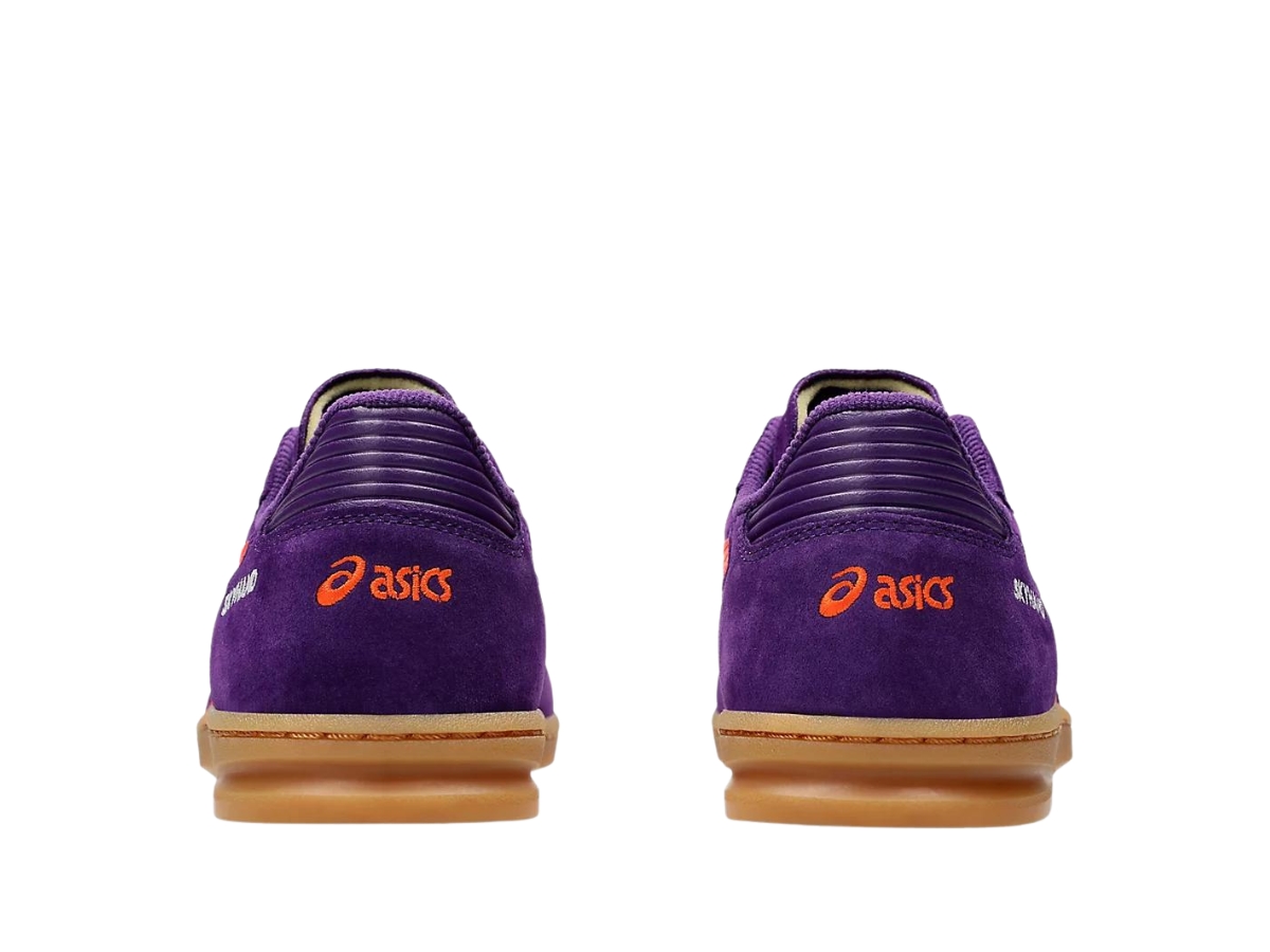 https://d2cva83hdk3bwc.cloudfront.net/asics-skyhand-og-midnight-plum-koi-7.jpg