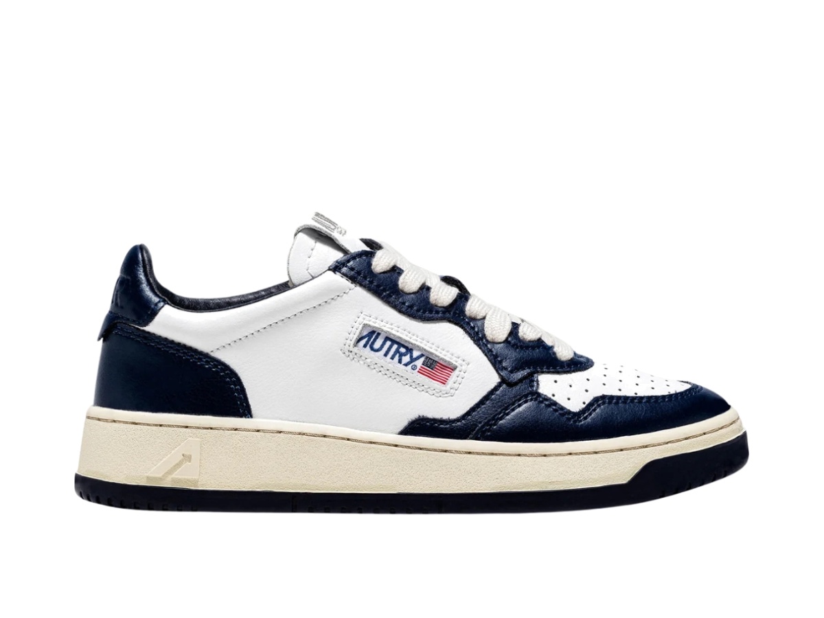 https://d2cva83hdk3bwc.cloudfront.net/aulw-wb04-autry-medalist-low-bicolor-sneakers-white-blue-1.jpg