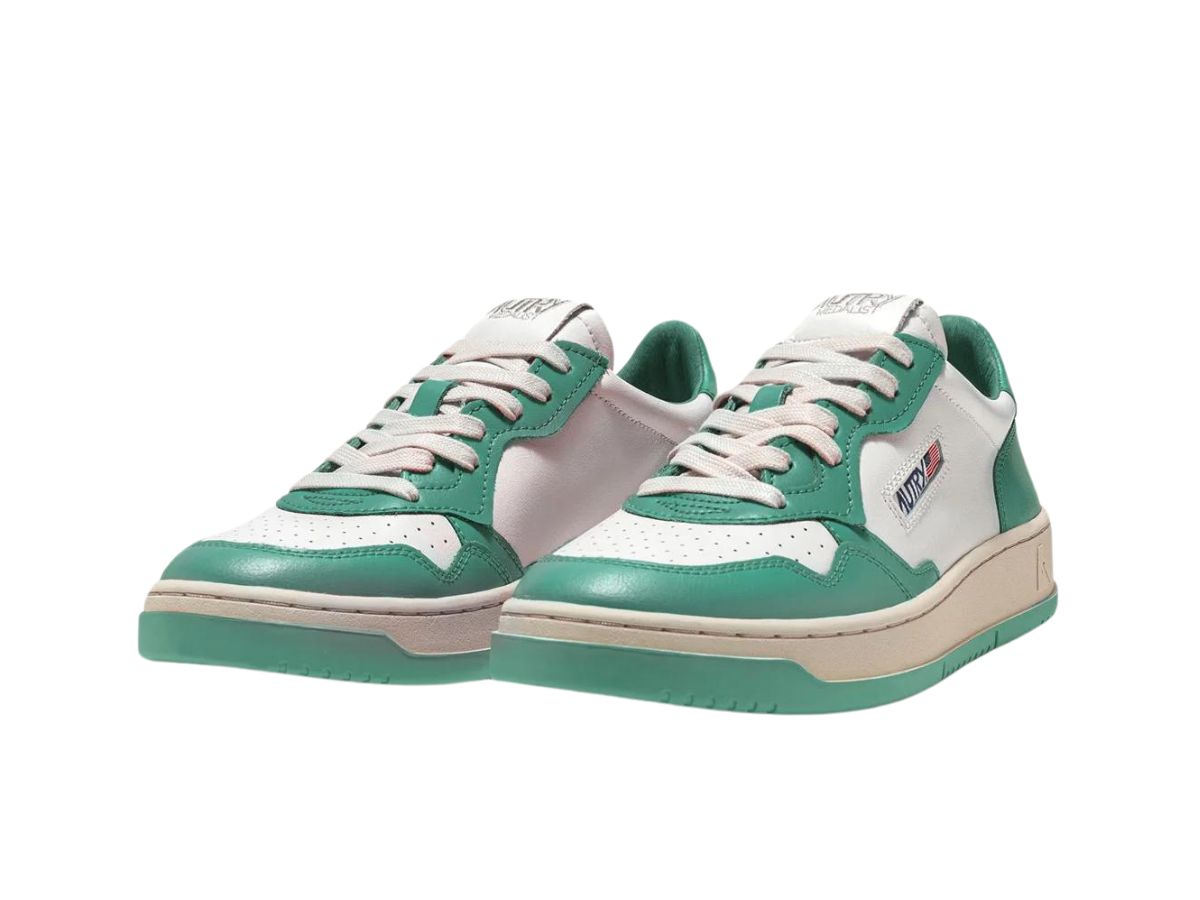 https://d2cva83hdk3bwc.cloudfront.net/autry-medalist-low-leather-white-malachi-green--w--2.jpg