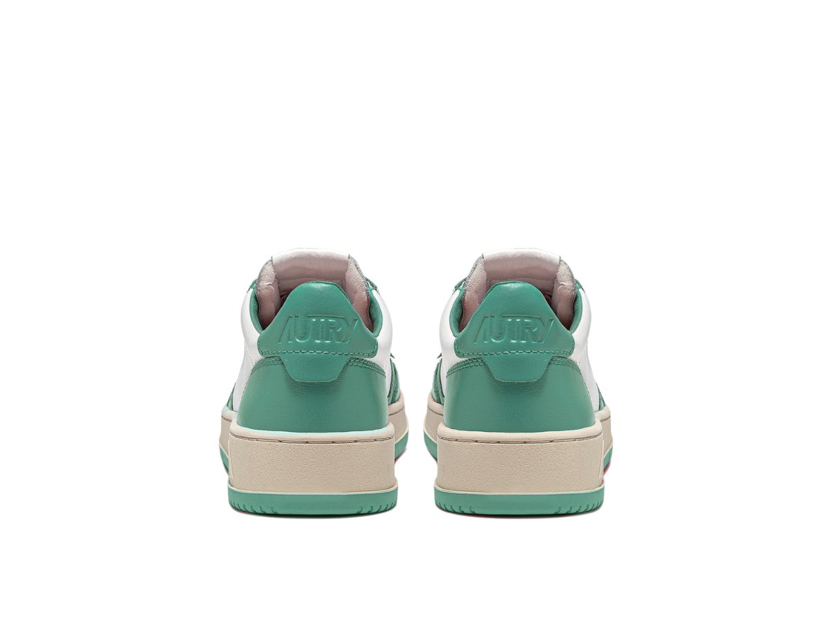 https://d2cva83hdk3bwc.cloudfront.net/autry-medalist-low-leather-white-malachi-green--w--3.jpg