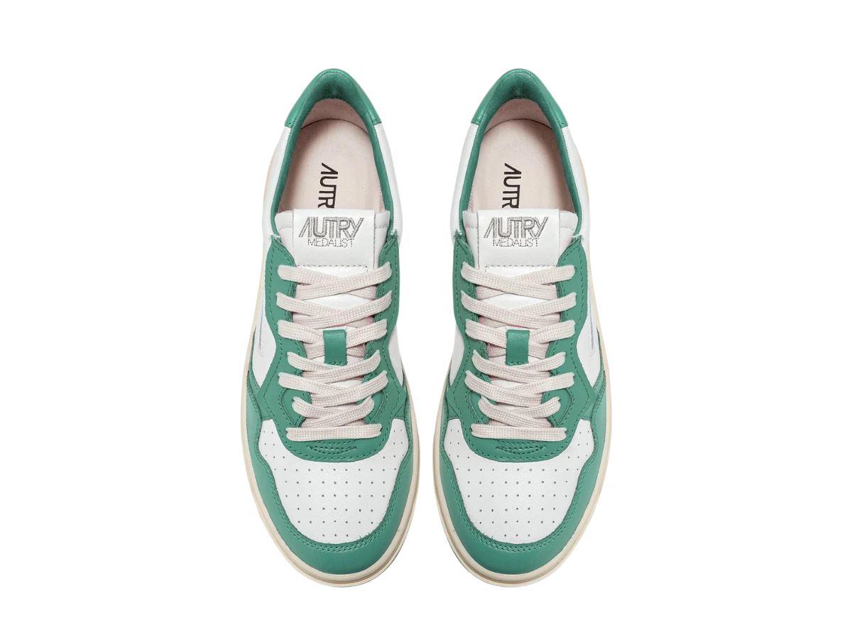 https://d2cva83hdk3bwc.cloudfront.net/autry-medalist-low-leather-white-malachi-green--w--5.jpg