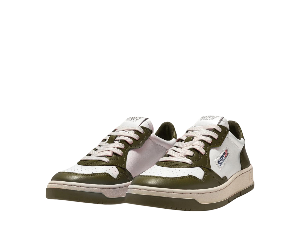 https://d2cva83hdk3bwc.cloudfront.net/autry-medalist-low-sneakers-in-two-tone-leather-color-white-and-oliva--2.jpg