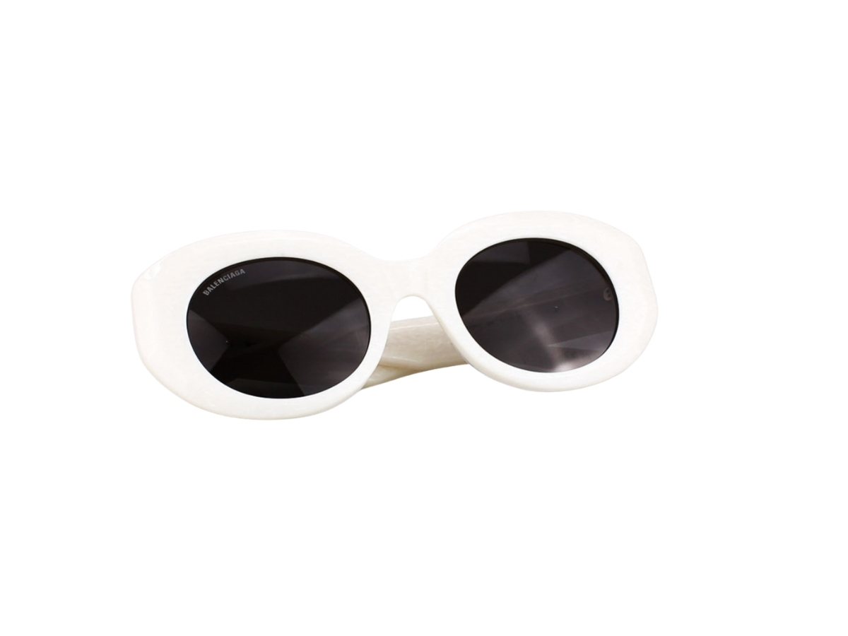 https://d2cva83hdk3bwc.cloudfront.net/balenciaga-bb0235s-004-52-sunglasses-in-white-acetate-frame-gold-bb-with-grey-lenses-5.jpg