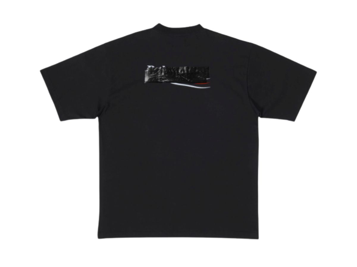 https://d2cva83hdk3bwc.cloudfront.net/balenciaga-gaffer-t-shirt-large-fit-black-2.jpg