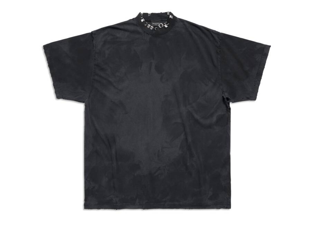 https://d2cva83hdk3bwc.cloudfront.net/balenciaga-pierced-t-shirt-oversized-black-1.jpg