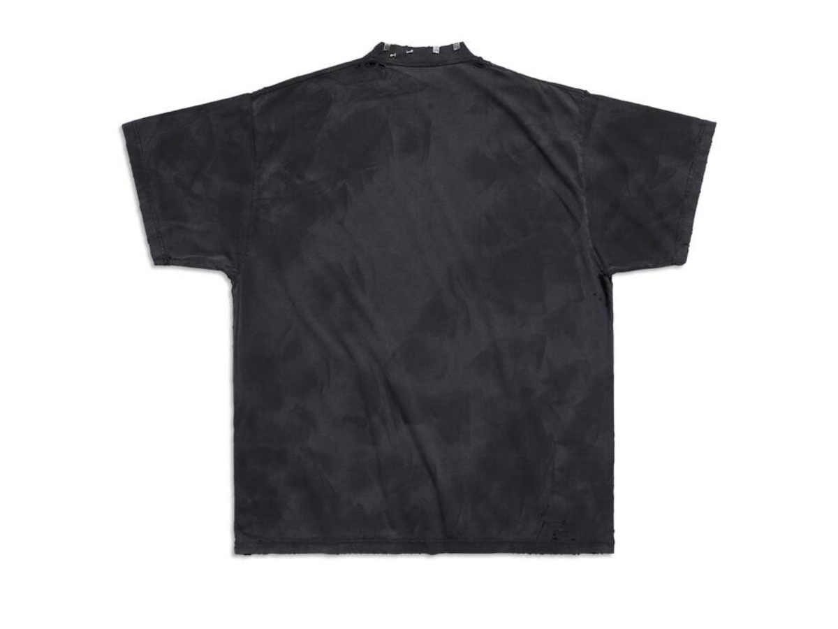 https://d2cva83hdk3bwc.cloudfront.net/balenciaga-pierced-t-shirt-oversized-black-2.jpg