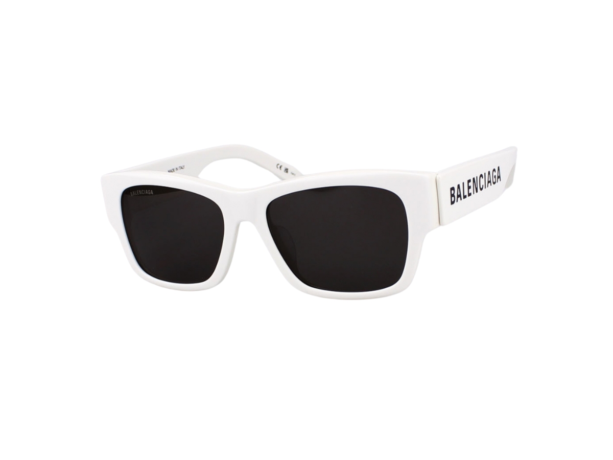https://d2cva83hdk3bwc.cloudfront.net/balenciaga-sunglasses-in-white-plastic-frame-with-gray-lenses-3.jpg