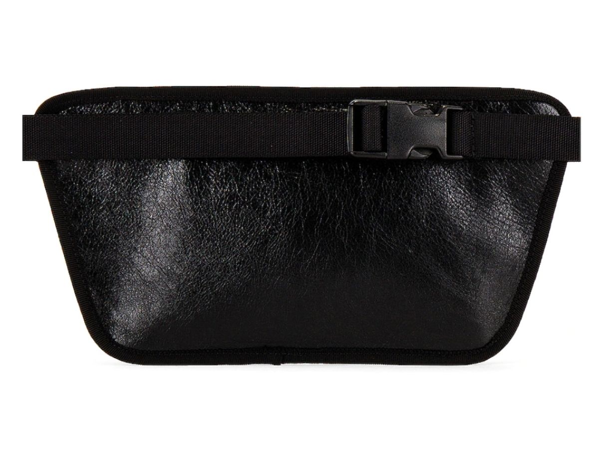 https://d2cva83hdk3bwc.cloudfront.net/balenciaga-weekend-belt-wallet-black-2.jpg