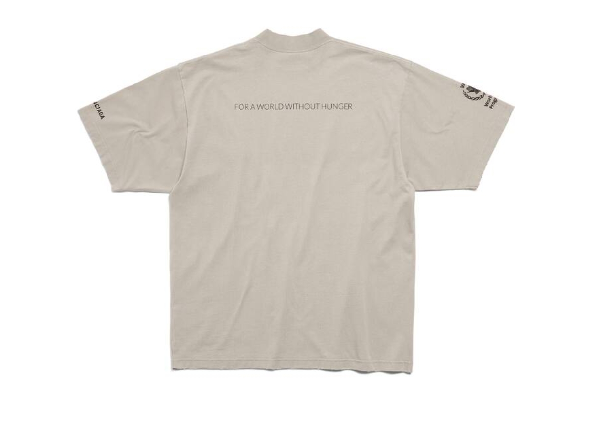 https://d2cva83hdk3bwc.cloudfront.net/balenciaga-wfp-t-shirt-medium-fit-grey-black-2.jpg