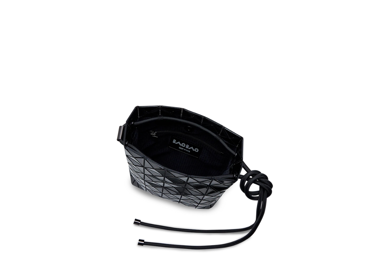 https://d2cva83hdk3bwc.cloudfront.net/bao-bao-issey-miyake-medium-wring-shoulder-bag-black-2.jpg