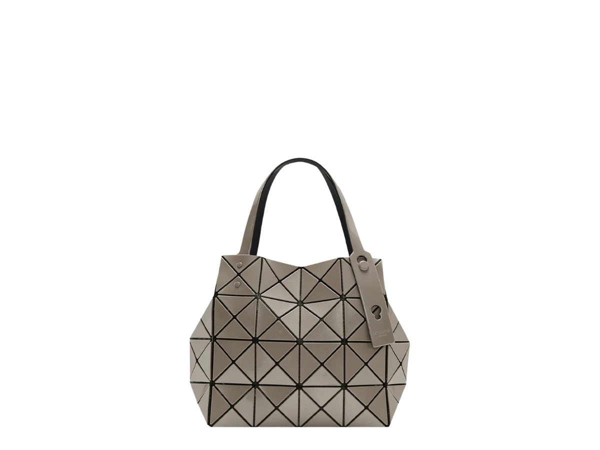 https://d2cva83hdk3bwc.cloudfront.net/bb58ag611-05-bao-bao-issey-miyake-carat-handbag-large-white-beige-1.jpg