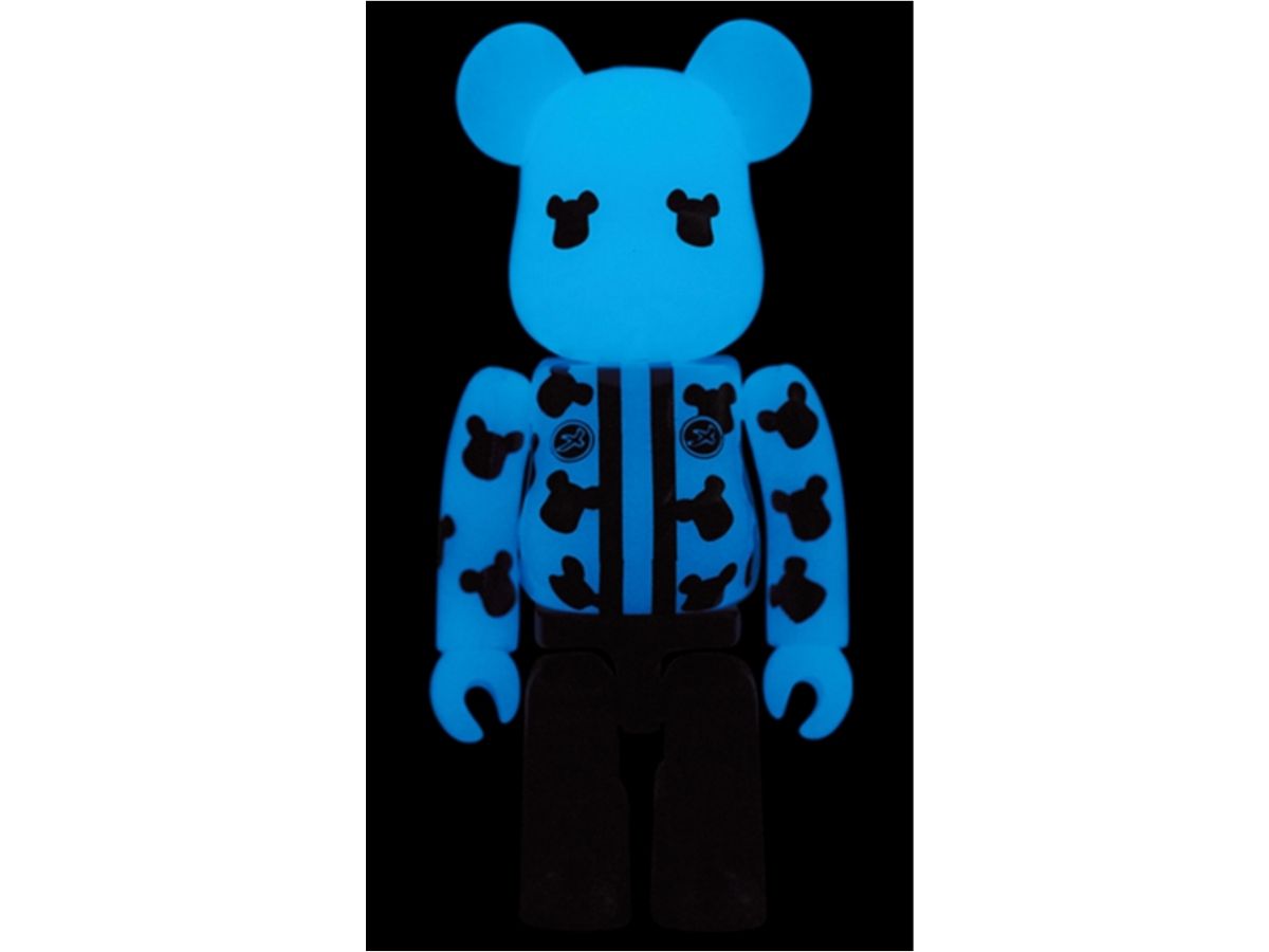 https://d2cva83hdk3bwc.cloudfront.net/be-rbrick-megumi-happi-blue-phosphorescent-100--3.jpg