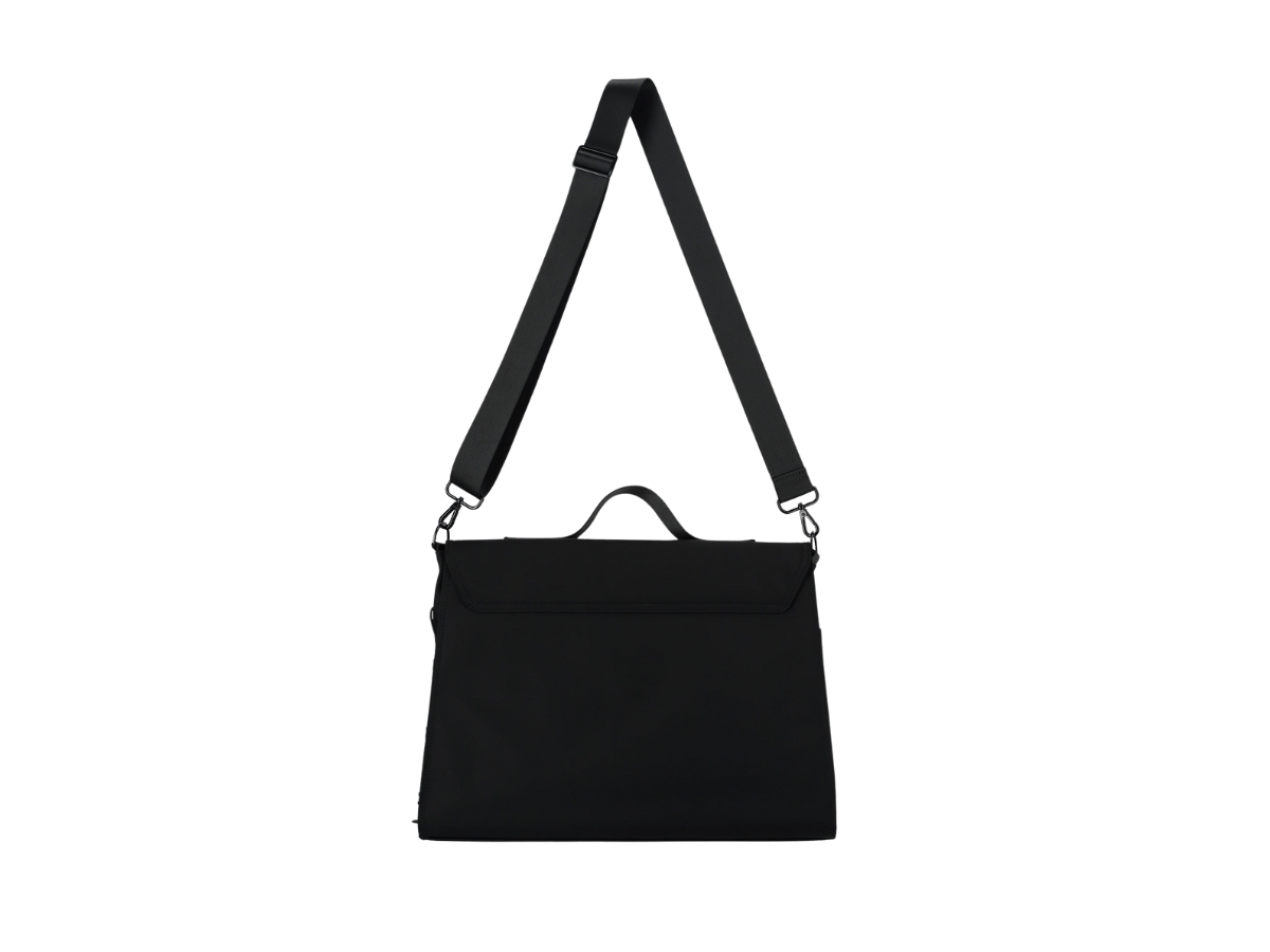 https://d2cva83hdk3bwc.cloudfront.net/beentrill-williams-buckle-messenger-bag-black-2.jpg