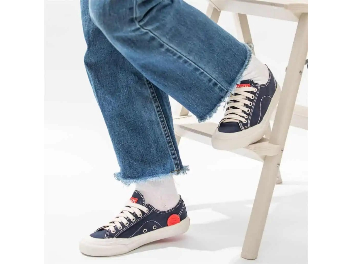 https://d2cva83hdk3bwc.cloudfront.net/bikk--basic--navy-sneakers-6.jpg