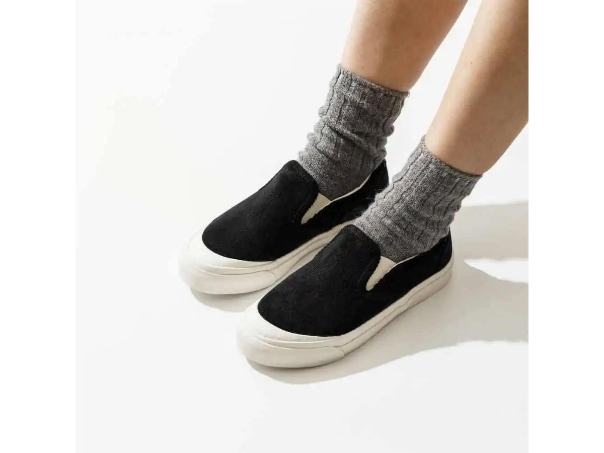 https://d2cva83hdk3bwc.cloudfront.net/bikk--grow--black-slip-on-sneakers-6.jpg